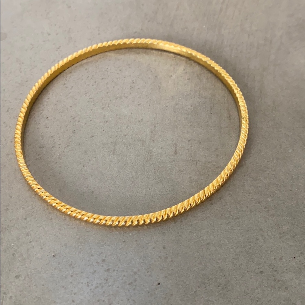 Bangle bracelet